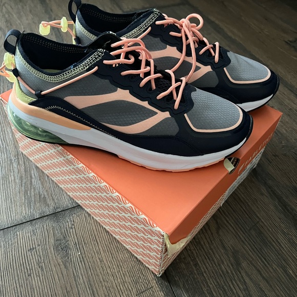 Fabletics Sneakers - Picture 8 of 8